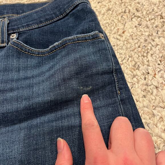 Levi's Denim Mid Length Shorts Womens Sz 31 Inseam 4 Dark Wash Cuff Stretch - Picture 5 of 9